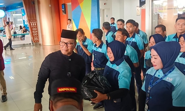 Sujiwo Galang 35 Ribu Paket Bantuan Ramadan Untuk Para Pekerja Sektor Informal di Bandara Supadio