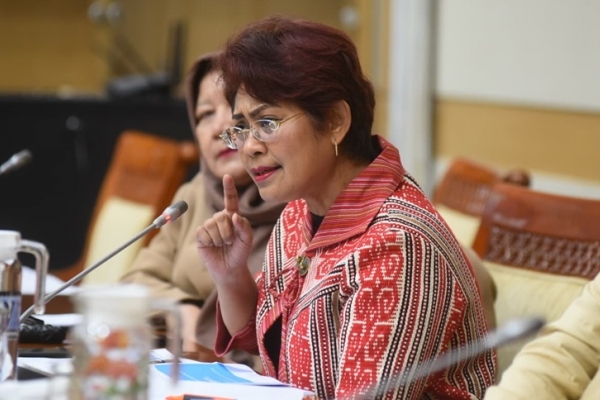 Mercy Barends Kutuk Serangan Kapal Sipil di Selat Hormuz