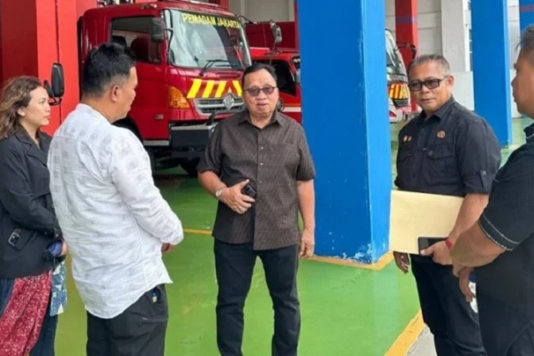 Robby Dondokambey Terima Hibah Kendaraan Pemadam Kebakaran dari Pemprov DKI Jakarta