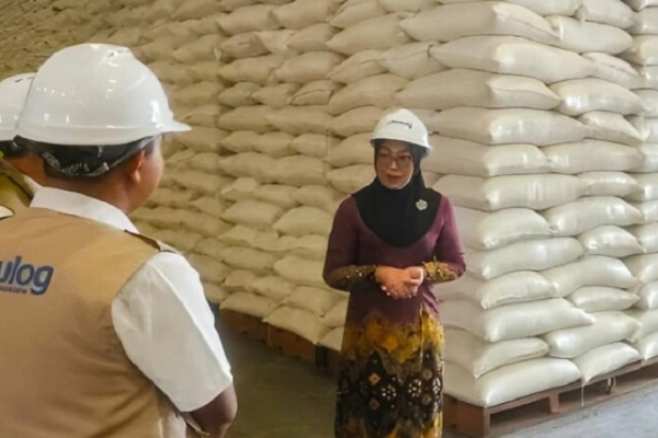 Sadarestuwati Sidak Gudang Bulog Hingga Pasar, Pastikan Stok & Harga Aman Jelang Idulfitri