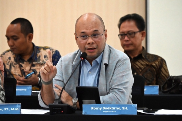 Romy Soekarno Soroti Minimnya Sarana Penunjang Digitalisasi di Politeknik STIA LAN Bandung