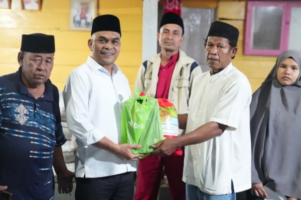 Kaderismanto Salurkan Paket Sembako dan Uang Santunan Bagi Anak Yatim dan Dhuafa di Ponpes Nurul Tauhid