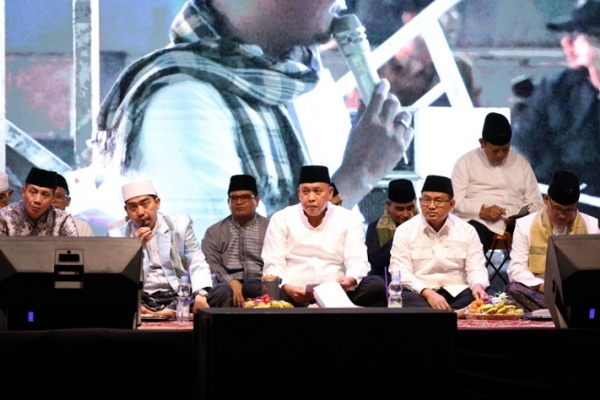 Tri Adhianto Hadiri Bekasi Bershalawat di Plaza Patriot Candrabhaga