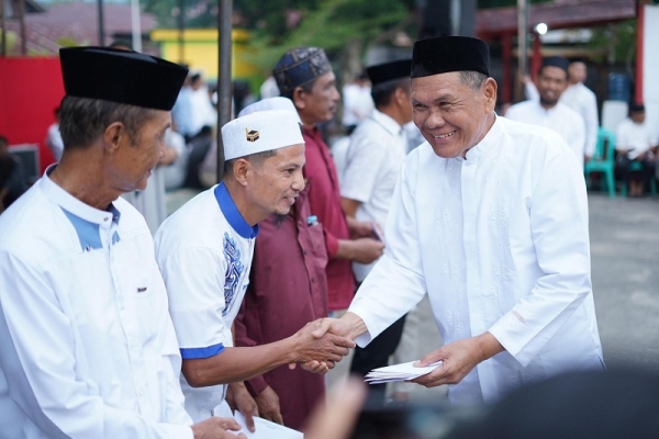 Ahmad Safei Bukber Terbuka, Salurkan Bantuan Untuk 135 Masjid dan 8 Pesantren di Kolaka