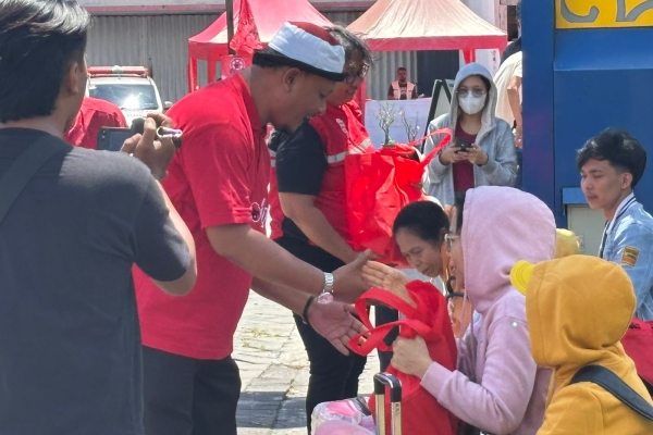 Dirikan Posko Mudik dI Giwangan, DPC PDI Perjuangan Yogyakarta Berbagi Bingkisan & Sediakan Buka Bersama