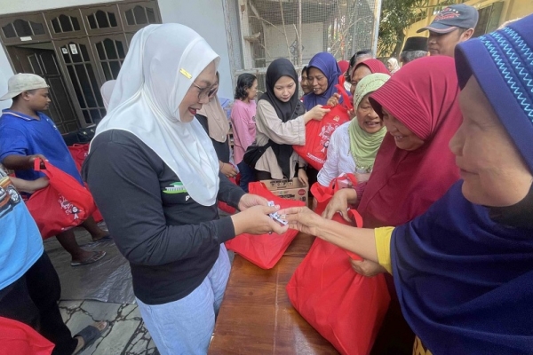 Sadarestuwati Bagikan Sembako Kepada Ratusan Warga dan Tukang Becak di Sejumlah Desa