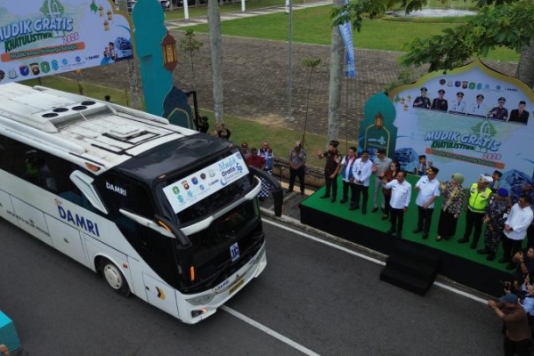 Krisantus Melepas Keberangkatan 1.210 Peserta Mudik Gratis Khatulistiwa 2026