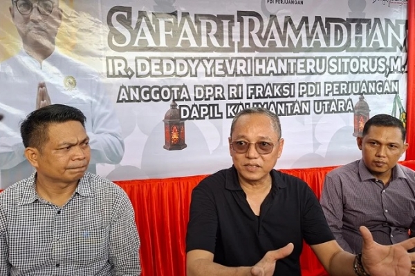 Sambut Idulfitri, Deddy Sitorus Bagikan Ratusan Paket Sembako di Kota Tarakan