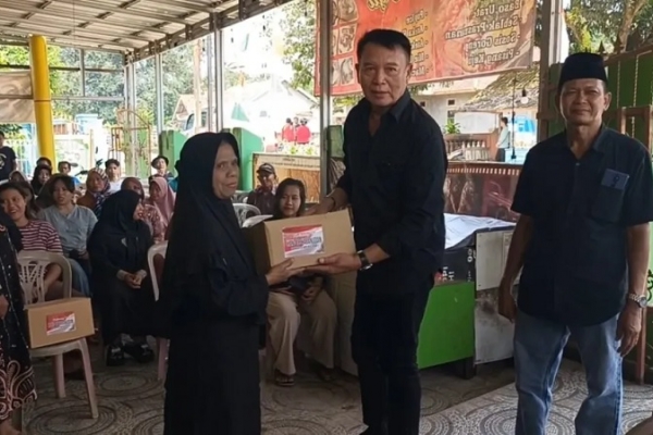 TB Hasanudin Serahkan Bansos di Kalijati Subang dan Tegaskan Sikap PDI Perjuangan Soal MBG