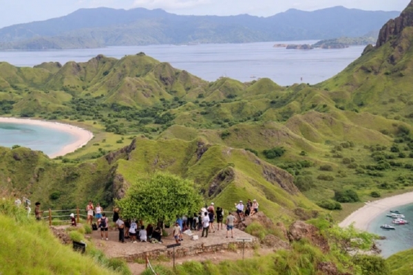 Adi Wiryatama Soal Pembatasan Wisatawan di TN Komodo: Aturan Kayak Petir di Siang Bolong 