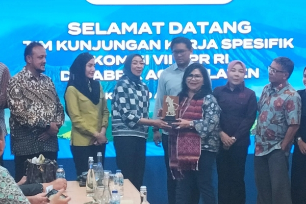 Komisi VII DPR Dorong Tata Kelola Industri AMDK yang Seimbang dan Pro-Lingkungan