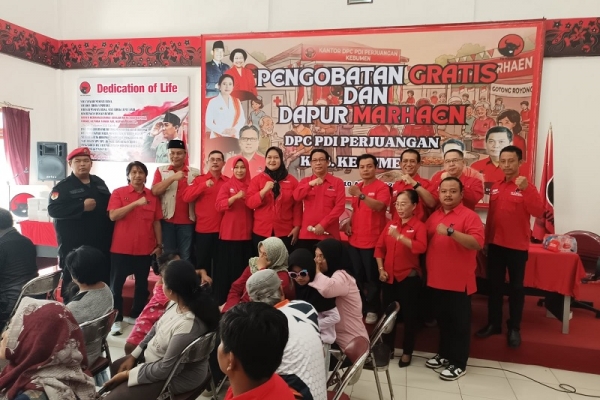 PDI Perjuangan Kebumen Buka Dapur Marhaen dan Pengobatan Gratis