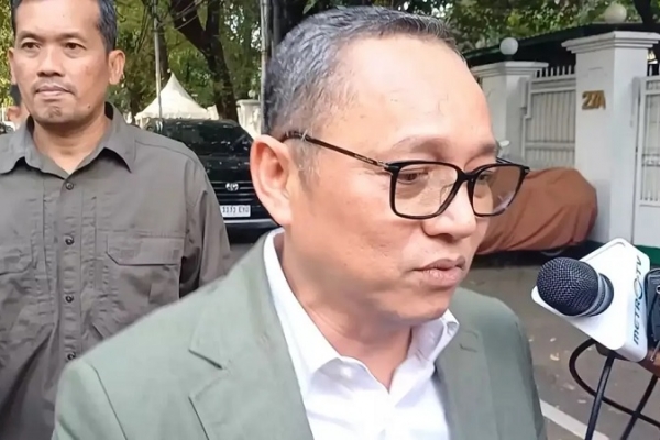 Respon Deddy Sitorus Terhadap Ajakan Gibran Ngantor di IKN