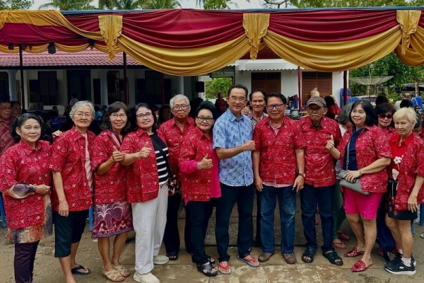 Rudianto Tjen Membaur Bersama Masyarakat Dalam Perayaan Cheng Beng di Pemali