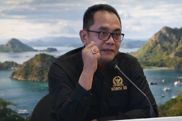 Sigit Karyawan Yunianto Tinjau Pasokan Energi di Labuan Bajo