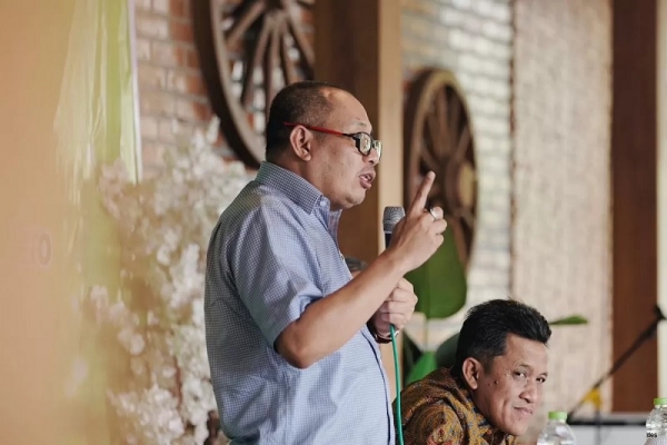 Sofwan Dedy Ardyanto Serahkan Traktor ke Desa Dawung Atas Prestasi P3-TGAI Terbaik Jateng