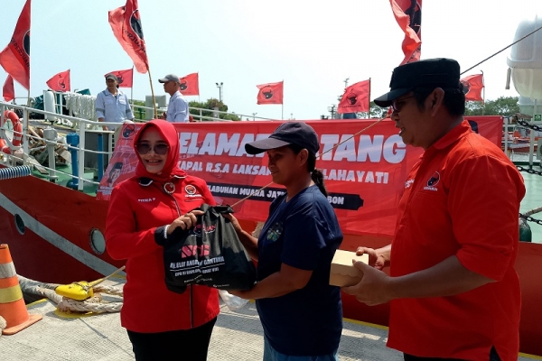 Warga Kota Cirebon Serbu RS Apung Laksamana Malahayati Untuk Dapatkan Layanan Pengobatan Gratis