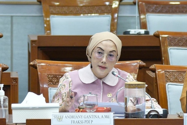 Selly Gantina Tegaskan Layanan One Stop Service Haji Harus Bebas Calo dan Profesional