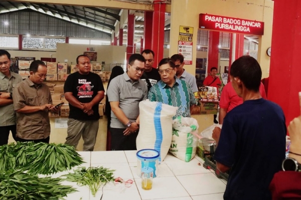 Utut Adianto Cek Harga dan Serap Aspirasi ke Pasar Badog Purbalingga 