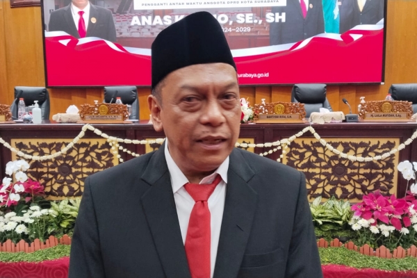 Lanjutkan Estafet Perjuangan Adi Sutarwijono, Anas Karno Resmi Dilantik sebagai Anggota DPRD Surabaya