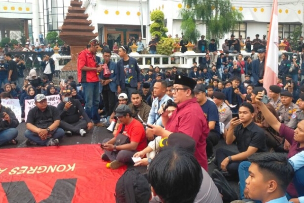Yordan Batara-Goa Pastikan DPRD Jatim Kawal Tuntutan Buruh hingga ke Pusat