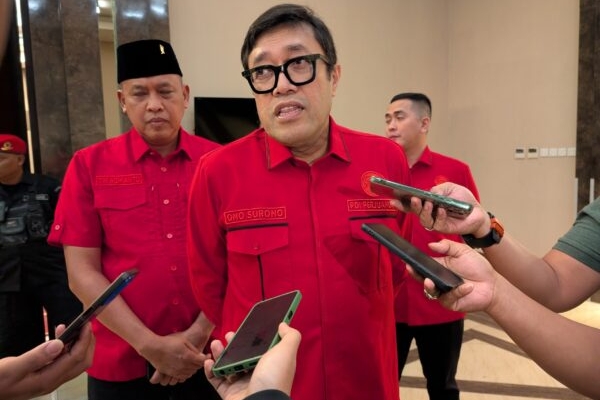 Ono Surono Beri Mandat Khusus ke Tri Adhianto: Turunkan Kemiskinan dan Pengangguran di Kota Bekasi