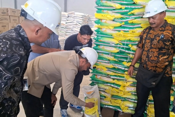 Jamaluddin Sidak Stok Beras Pemerintah dan Bantuan Pangan di Bulog Meulaboh