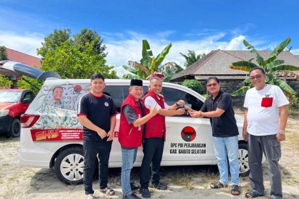 SKY Serahkan Bantuan Ambulans ke DPC PDI Perjuangan Barsel