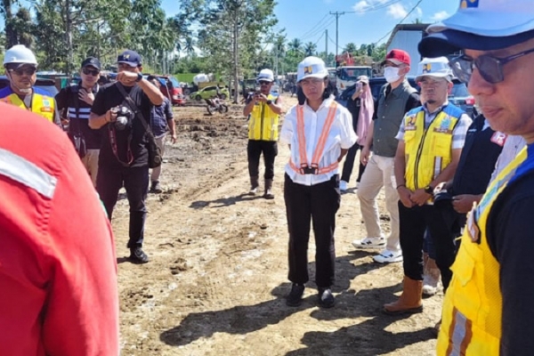 Irine Roba Tinjau Langsung Pembangunan Kompleks Sekolah Rakyat di Desa Rioribati, Kab. Halmahera Barat