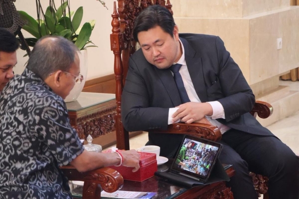 Koster Berbagi Ilmu Pengelolaan Pariwisata yang Baik ke Gubernur Siquijor