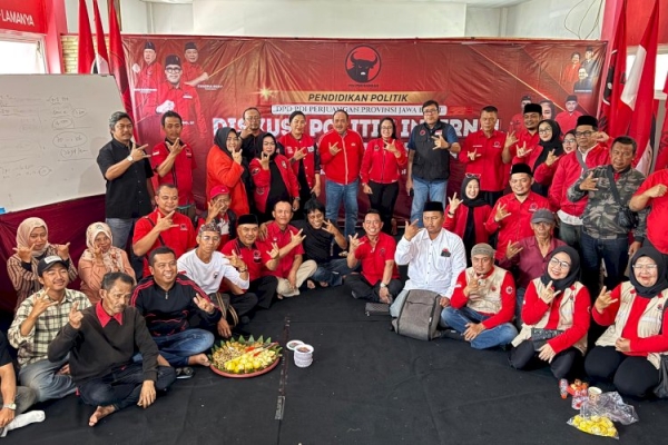 Adian Napitupulu Instruksikan Kader PDI Perjuangan Bandung Barat Jadi "Rumah Mengadu" bagi Rakyat