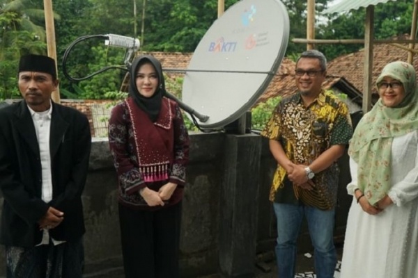 Sarifah Ainun Jariyah Wujudkan Akses Internet Bagi Pesantren di Wilayah Blank Spot di Banten