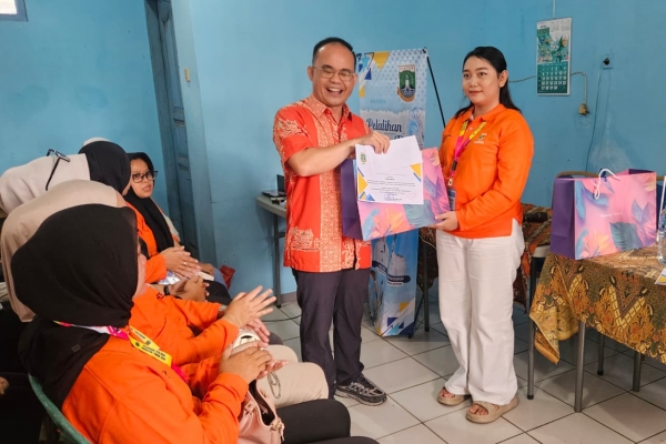 Yeremia Mendrofa Gandeng Karang Taruna Gelar Pelatihan Tata Rias di Karang Mulya