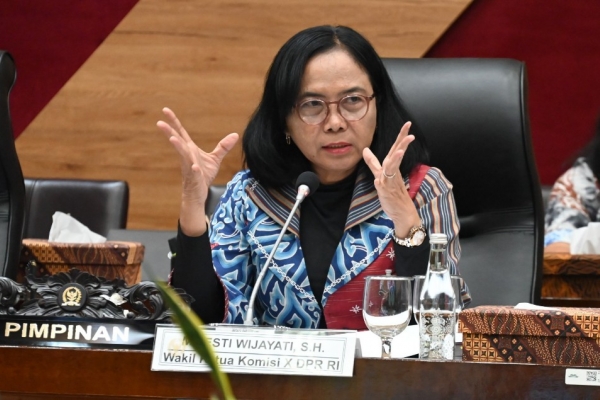 ​Cegah Kericuhan Suporter, MY Esti Desak Kemenpora dan PSSI Utamakan Pembinaan