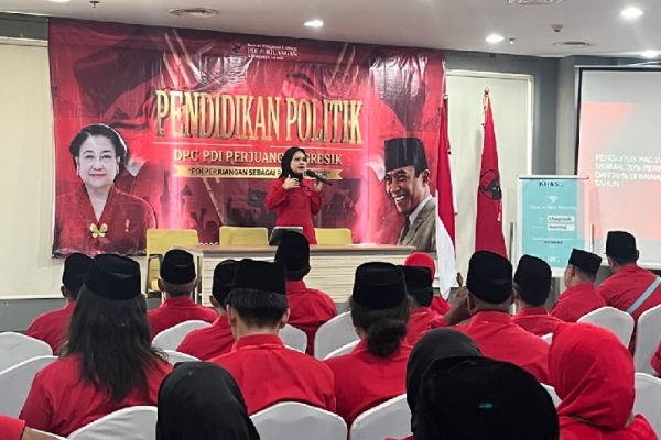 Bekali PAC PDI Perjuangan se-Gresik, Nila Yani: Politik Harus Melayani Masyarakat