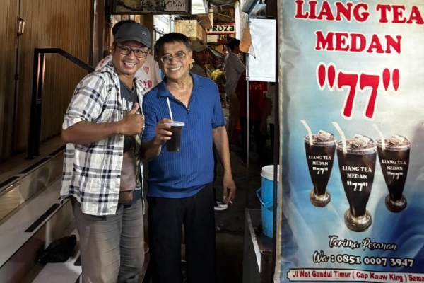 Sambangi Pelaku Usaha di Pecinan Semarang, Samuel Wattimena Borong Aspirasi UMKM Kuliner