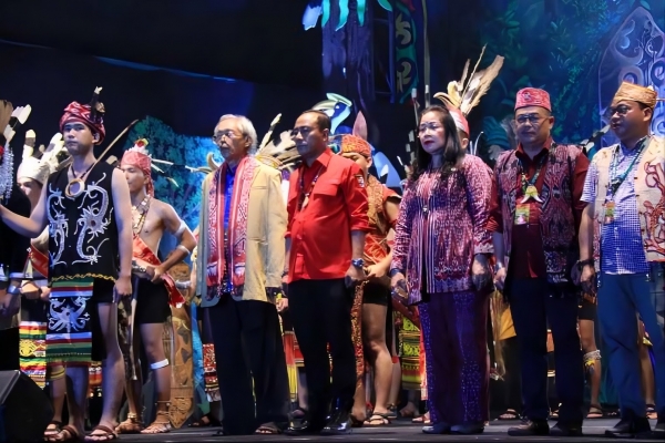 Krisantus Kurniawan Targetkan Finalis Bujang Dara Gawai Tembus Ajang Miss World