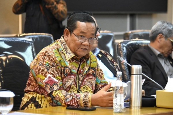 Sambangi Padang Lawas, Rapidin Simbolon Duduk Lesehan Serap Aspirasi Petani Sawit