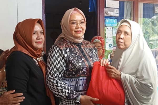 Ida Nurlaela Datangi Langsung Disabilitas Netra, Ma Ukay, Bentuk Perhatian Konkret Kepada Warga di Dapil 