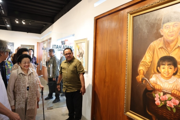 Tinjau Pameran "Seni Mata Hati Soekarno", Megawati Bernostalgia hingga Panggil Agus Noor