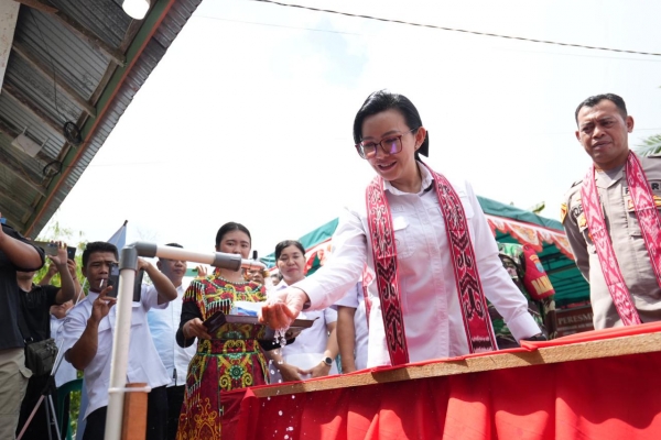 Resmikan SMPN 5 Air Besar, Bupati Karolin Sentil Guru P3K yang Malas Setelah Diangkat