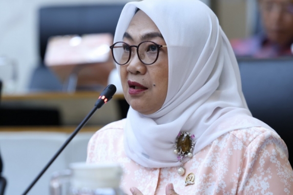 Sadarestuwati Minta Kementan Perkuat Perlindungan Terhadap Peternak Ayam Petelur