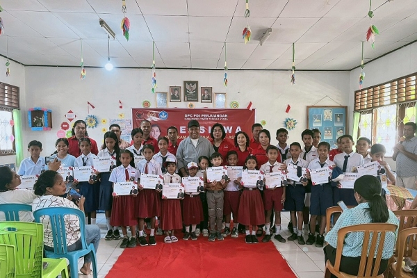 Banteng TTU Salurkan Bantuan PIP Perjuangan Stevano Rizki Adranacus ke Masyarakat 