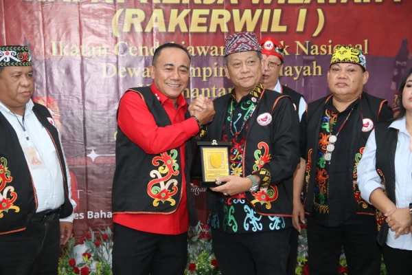 Krisantus Kurniawan Ajak Cendekiawan Dayak Jadi Nakhoda Pembangunan di Kalbar