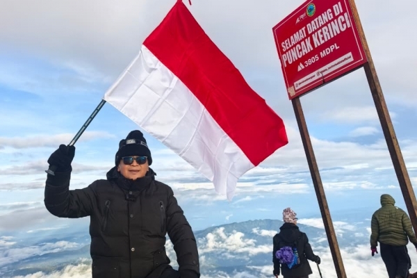 Dari Puncak Kerinci, Hasto Gelorakan Api Perjuangan Bung Karno dan Megawati