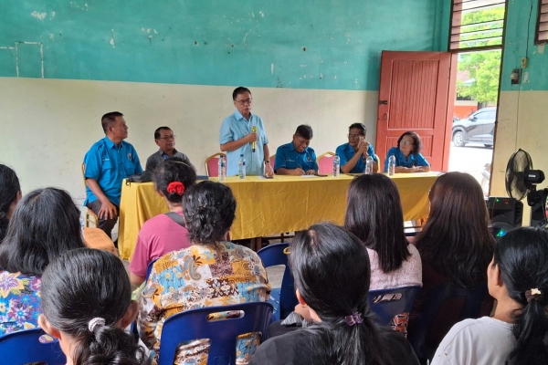Berbagi Kisah Masa Kecil, Sofyan Tan Salurkan Beasiswa PIP untuk Ratusan Ribu Siswa