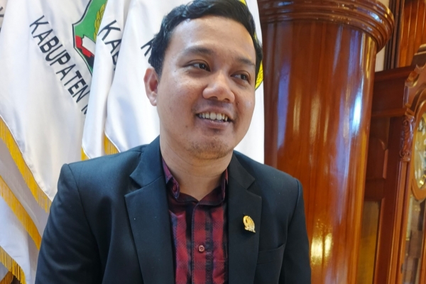 Wacana Setop Impor BBM: Fuad Benardi Ingatkan Potensi Blunder dan Soroti Kelangkaan di Surabaya