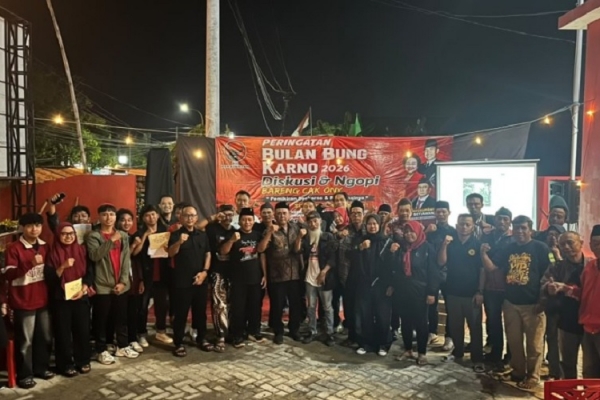 Tutup Bulan Bung Karno, PDI Perjuangan Tuban Berbagi Buku Tentang Bung Karno dan Megawati Soekarnoputri 