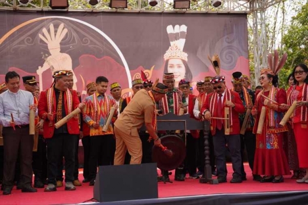Buka Gawai Dayak Sanggau, Wagub Krisantus Kurniawan: Suku yang Lupa Budaya Akan Hilang Ditelan Zaman!