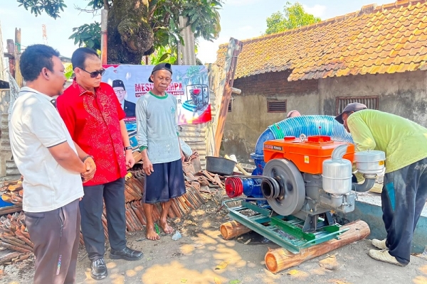 Atasi Banjir Tahunan, Rokhmin Dahuri Serahkan Pompa Air di Desa Gebang Ilir, Kabupaten Cirebon